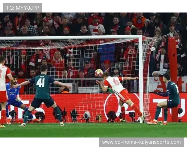 拜仁通过连续转移打散对方防线，马兹拉维位置感极强