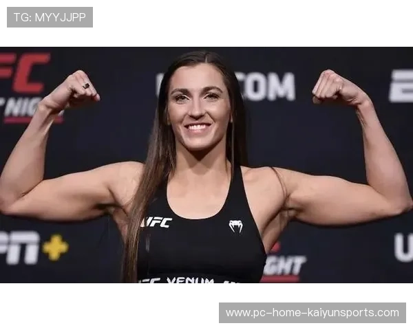 UFC拳手抱颈降服成功令现场欢呼震耳