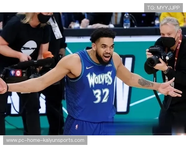 唐斯中路三分稳稳命中，森林狼攻势如火