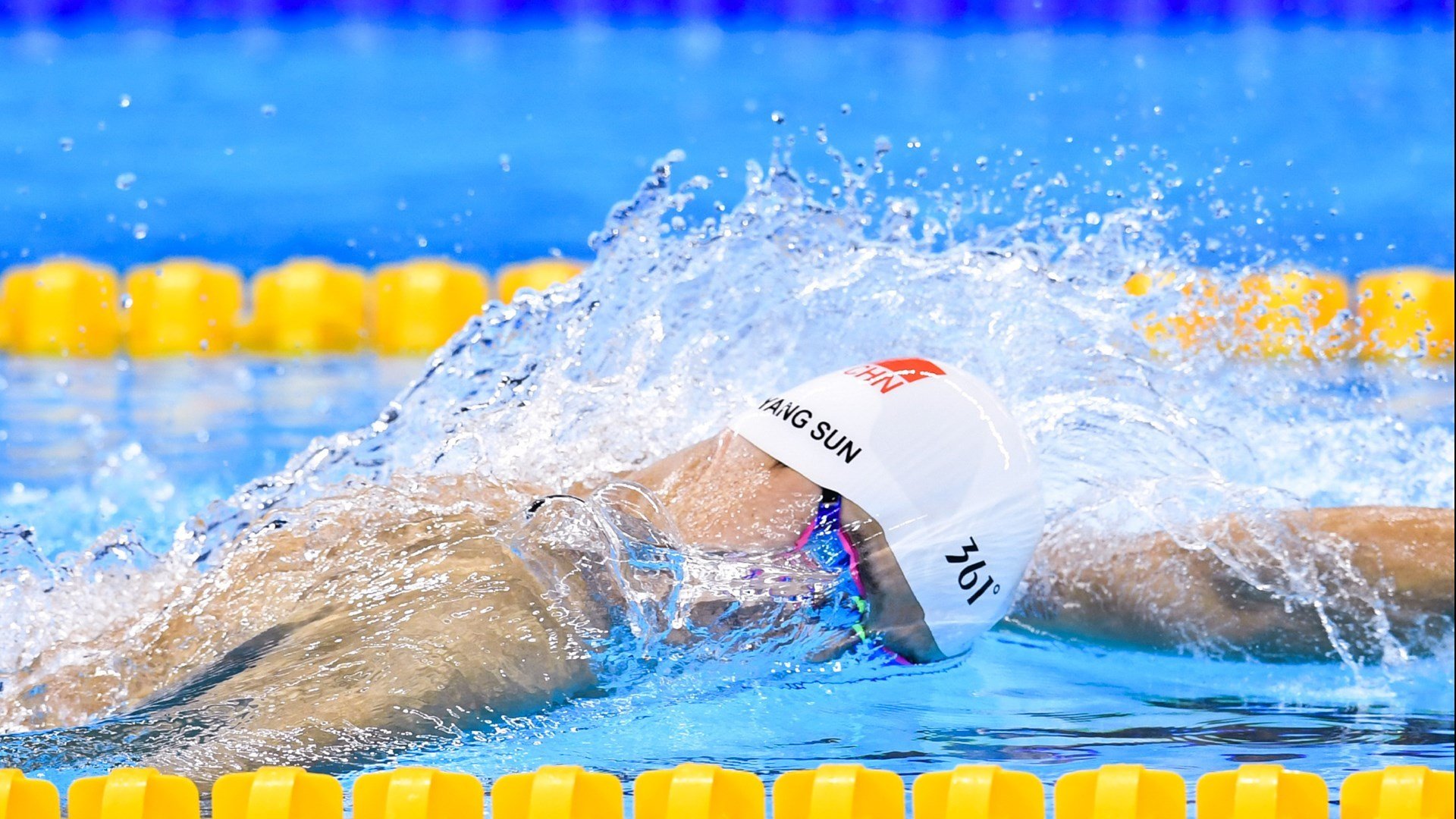 国羽公开训练课向球迷开放 谌龙现场指导青少年队员，羽毛球国手谌龙